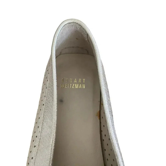Stuart Weitzman Women's Gold Driving Narrow Width Loafer Shoes Size 7.5 - Picture 6 of 9